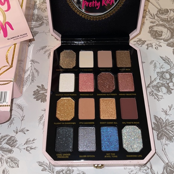 Too faced Pretty Rich Pallet - Picture 7 of 11